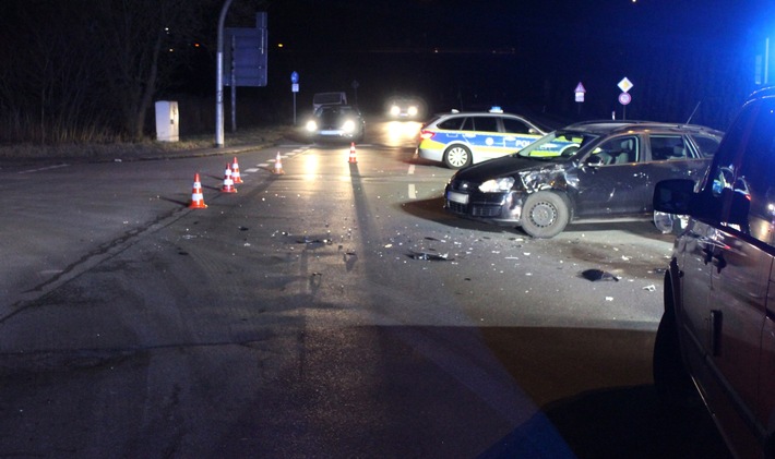 POL-HA: Schwerer Unfall mit Motorradfahrer in Garenfeld - Anzeige gegen Verkehrsteilnehmer