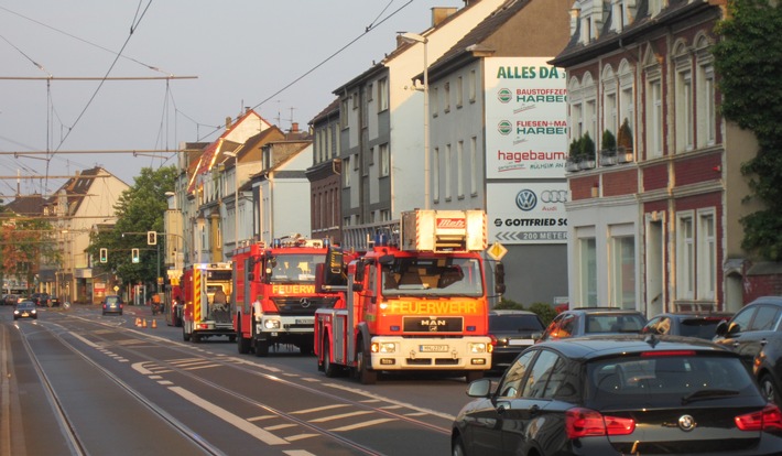 FW-MH: LPG Gas Behälter verursacht Feuerwehreinsatz #fwmh