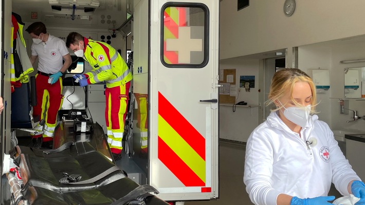 Neue Doku-Soap in der Primetime: "Erste Hilfe, letzte Rettung - Sanis in Ausbildung" ab 22. September bei RTLZWEI