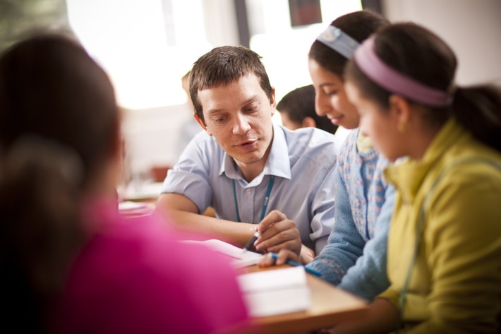 Künstliche Intelligenz wird die Notwendigkeit zum Sprachenlernen nicht ersetzen, so eine Umfrage unter EnglischlehrerInnen