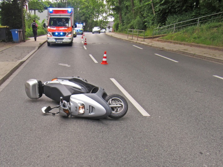 POL-ME: 79-jähriger Rollerfahrer weicht Skateboard aus und wird schwer verletzt - Heiligenhaus - 20061003