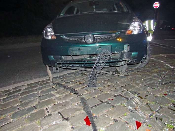 POL-ME: Zusammenstoß im Kreisverkehr - 28-Jähriger verletzt - Velbert - 2208019