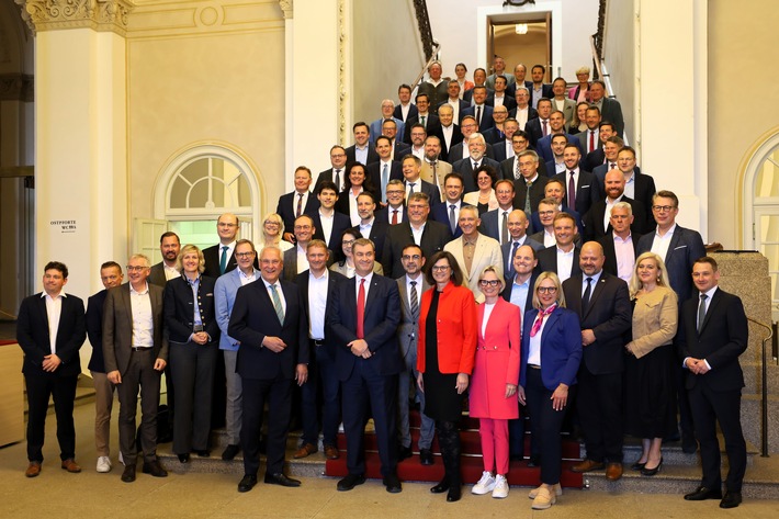 CSU-Landtagsfraktion stärkt kommunalpolitische Zusammenarbeit - Austausch mit neu- und wiedergewählten Oberbürgermeistern und Landräten aus ganz Bayern