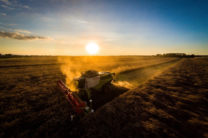 Ernte gut, alles gut? / Was Autofahrer während der Erntezeit beachten sollten