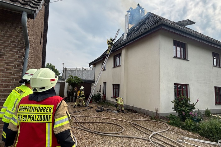 Feuerwehr Goch: Dachstuhlbrand nach Blitzeinschlag