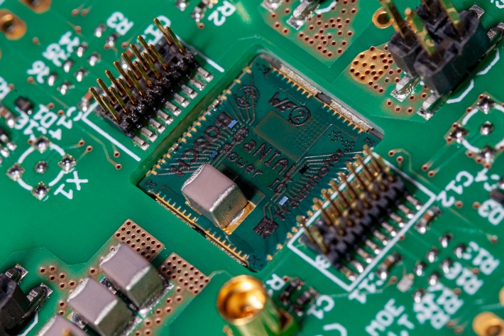 PCB-embedded GaN-on-Si half bridge circuits for modular use