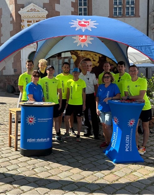 POL-HI: Teilnahme am Alfelder Staffelmarathon: Polizei Alfeld siegt in Firmenwertung und informiert über Berufsperspektiven