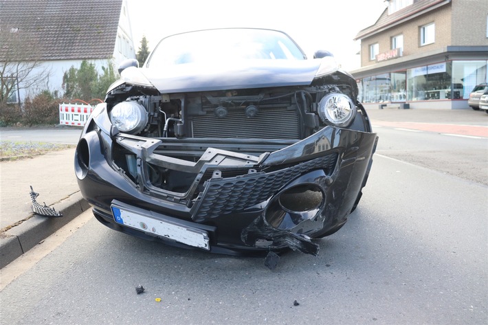 POL-HF: Unfall im Kreuzungsbereich- Beetle-Fahrerin verletzt