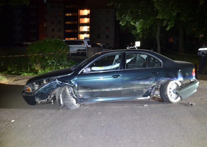 POL-HF: BMW-Fahrer flüchtet vor Polizei- Mehrere Fahrzeuge beschädigt