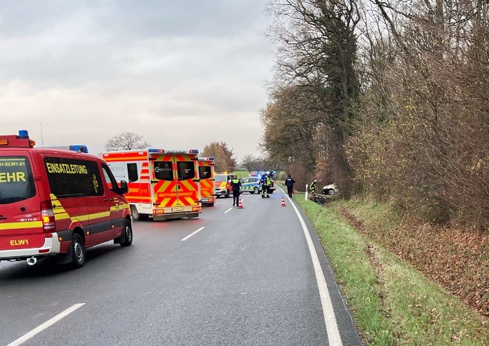 POL-COE: Senden-Ottmarsbocholt, Oberbauerschaft (K2)/Taxi kommt von der Fahrbahn ab - zwei Personen verletzt