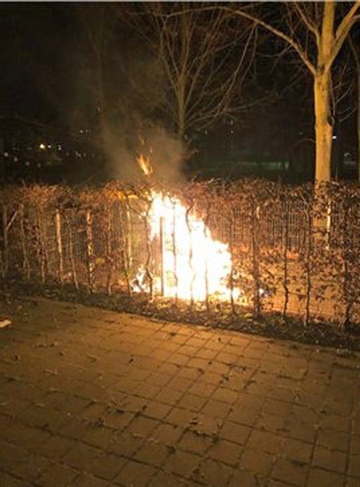 POL-ME: Mülltonne in Brand gesetzt - die Polizei ermittelt - Monheim am Rhein - 2302031