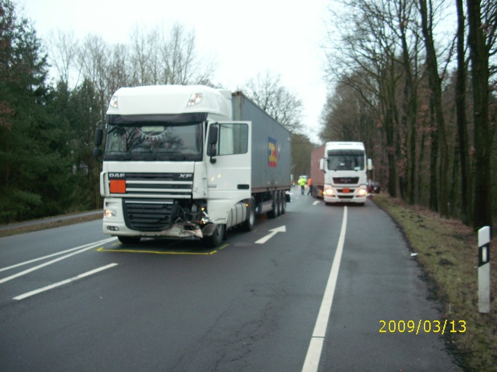 POL-WL: Demenzkranker Pkw-Fahrer nimmt Gefahrgut-Lkw die Vorfahrt