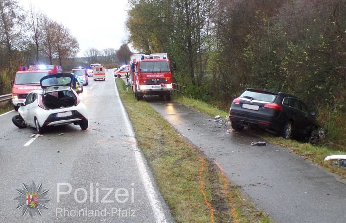 POL-PPWP: Überholmanöver in Kurve führt zu Unfall