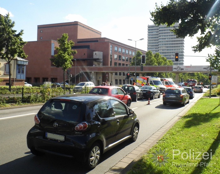 POL-PPWP: Unfall in der Innenstadt mit mehreren Verletzten