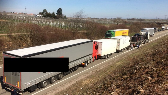 POL-PDLD: Landau/B10 - LKW-Crash