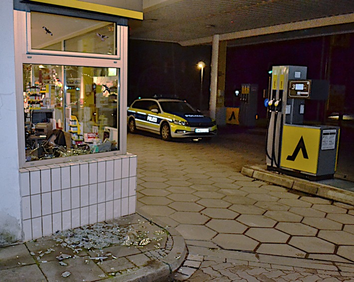 POL-HM: Nächtlicher Einbruch in Tankstelle - Zusammenhang mit Fahrzeugdiebstahl in Hachmühlen (Zeugenaufruf)
