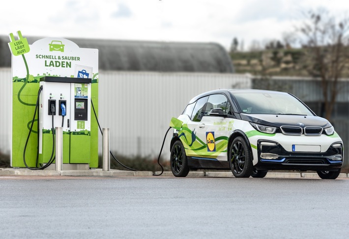 Für mehr klimafreundliche Mobilität: Schwarz Gruppe baut ihr E-Ladesäulennetz europaweit aus