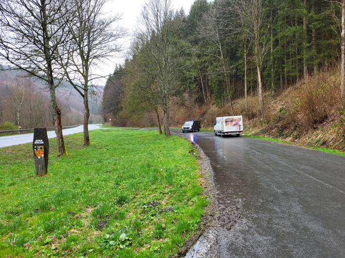 POL-HSK: Raub auf Parkplatz