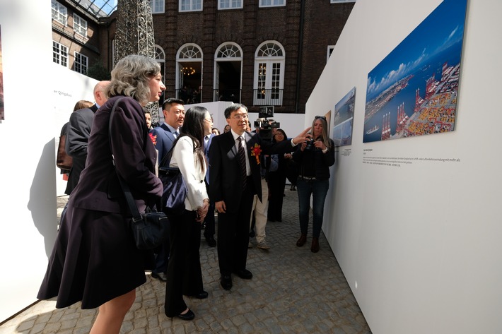Feierliche Eröffnung der chinesischen Fotoausstellung &quot;Qingdao - Insel der Jugend&quot; im Museum für Hamburgische Geschichte
