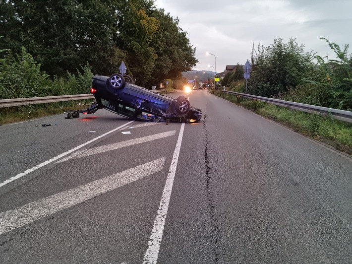 POL-NI: Spektakulärer Verkehrsunfall aufgrund von Ablenkung durch Smartphone