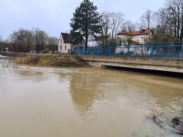 FW Lehrte: Hochwasserlage im Stadtgebiet Lehrte