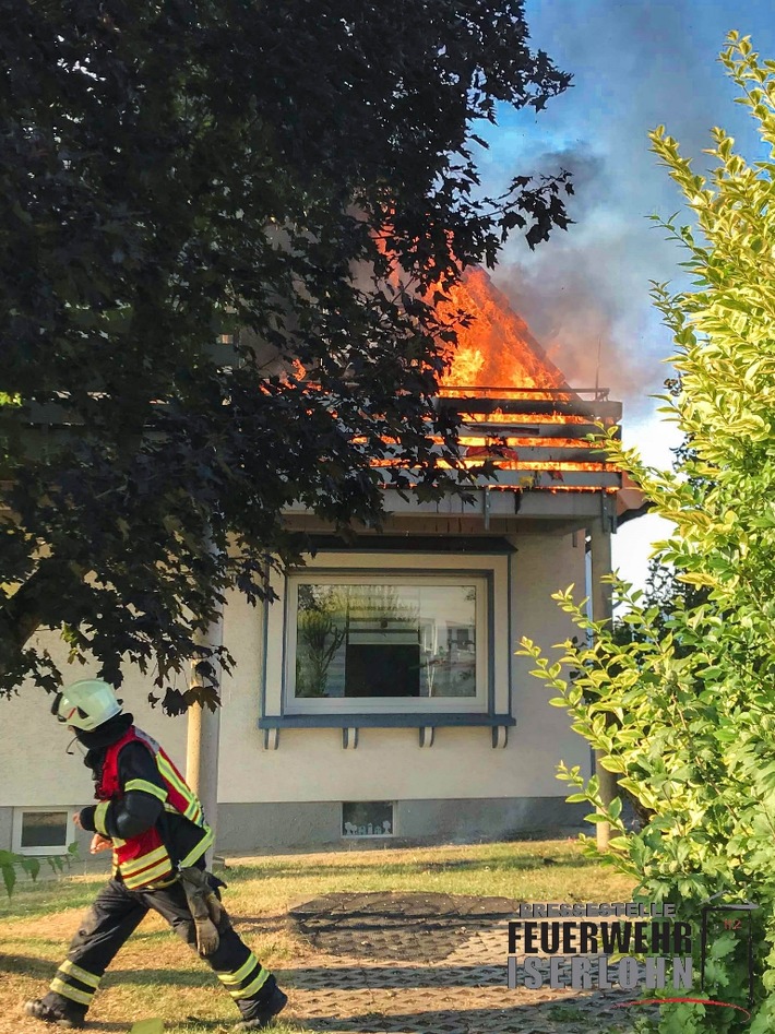 FW-MK: Balkon stand in Flammen