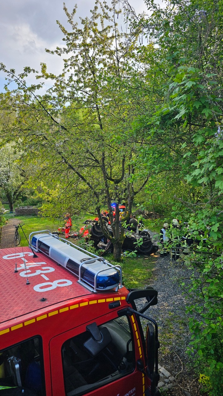 FW Königswinter: Schwerverletzter nach Alleinunfall in Königswinter - Sandscheid