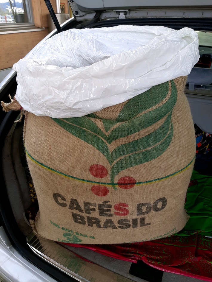 HZA-SI: Espresso, Macchiato oder doch Cappuccino?/ZOLL findet 72,5 Kilogramm Kaffeebohnen im Kofferraum
