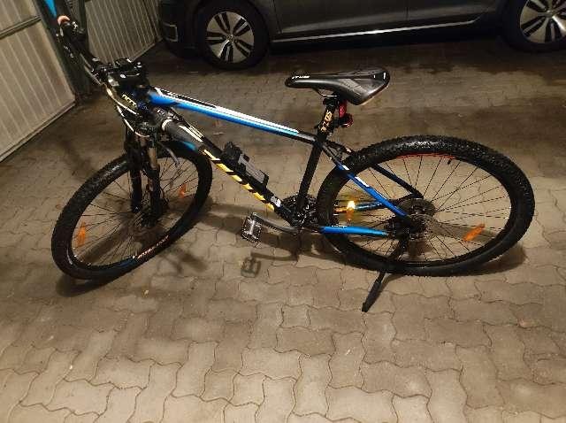 POL-HK: Schneverdingen: Verkehrsunfall mit Wolf; Wintermoor: Pkw in Brand; Schneverdingen: Fahrradeigentümer gesucht (Foto anbei); Bad Fallingbostel: Hochwertiges Mountainbike gestohlen