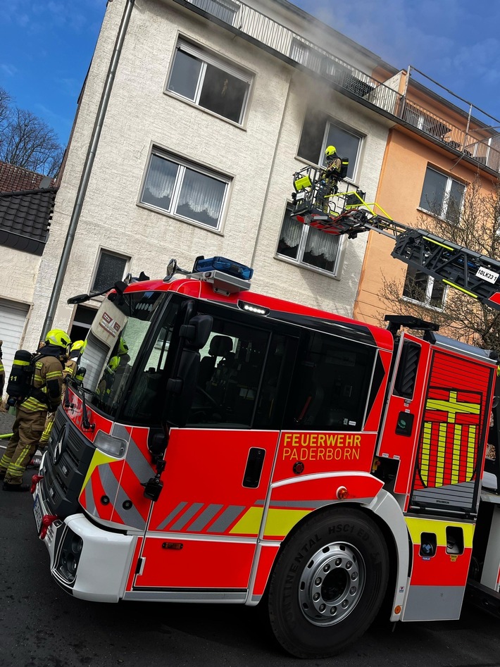 FW Paderborn: Zimmerbrand in einem Mehrfamilienhaus in der Theodorstraße