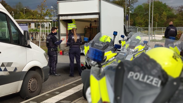 POL-BN: Behörden- und länderübergreifende Großkontrolle entlang der A61 - Polizei und Zoll überprüften 384 Fahrzeuge und 401 Personen