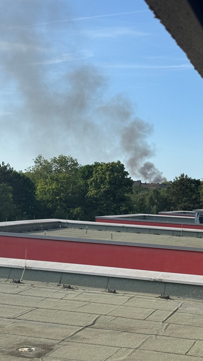 FW-DO: Großbrand auf Recyclinghof im Dortmunder-Lindenhorst Mischmüll und Altreifen in Flammen - rund 80 Einsatzkräfte im Einsatz