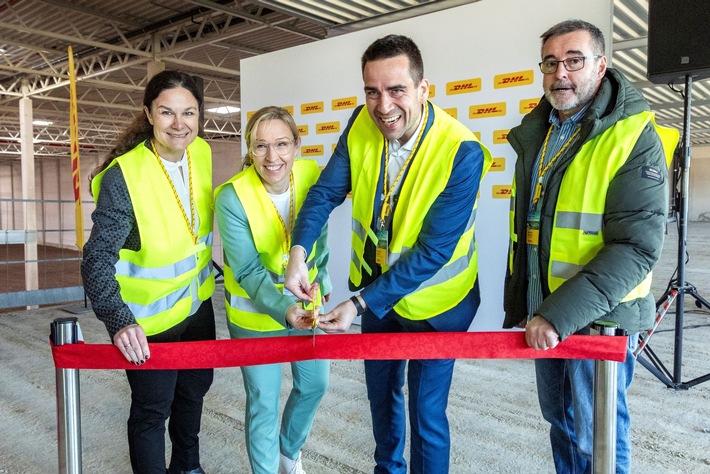 PM: Neue Logistikflächen für die Region: DHL Supply Chain baut CO₂‑neutrales Logistikzentrum in Rheinbach / PR: New logistics space for the region: DHL Supply Chain building carbon-neutral logistics center in Rheinbach