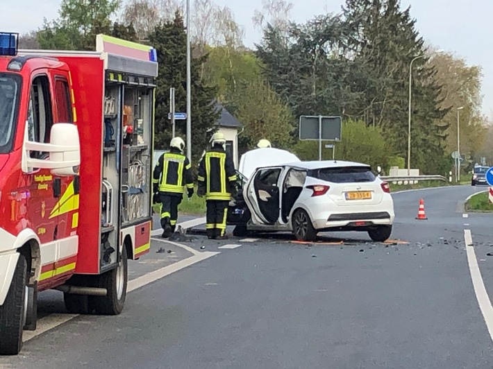 FW Kranenburg: Verkehrsunfall mit eingeklemmter Person