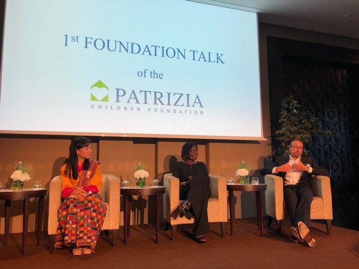 Tandin Wangmo (Vorstand Renew Foundation), Dr Auma Obama (Gründerin Sauti Kuu Foundation), Wolfgang Egger (Gründer der PATRIZIA Immobilien AG und der PATRIZIA Children Foundation). Weiterer Text über ots und www.presseportal.de/nr/109157 / Die Verwendung dieses Bildes ist für redaktionelle Zwecke honorarfrei. Veröffentlichung bitte unter Quellenangabe: "obs/PATRIZIA Immobilien AG/PATRIZIA Children Foundation"