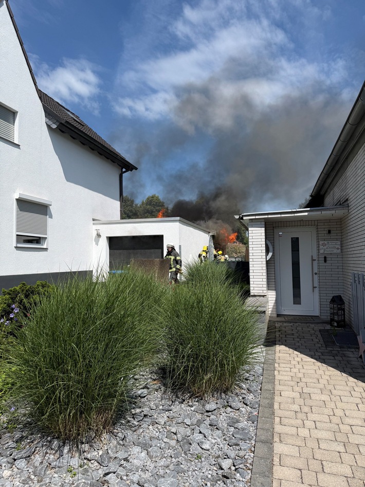 FW Witten: Brennt PKW in Garage