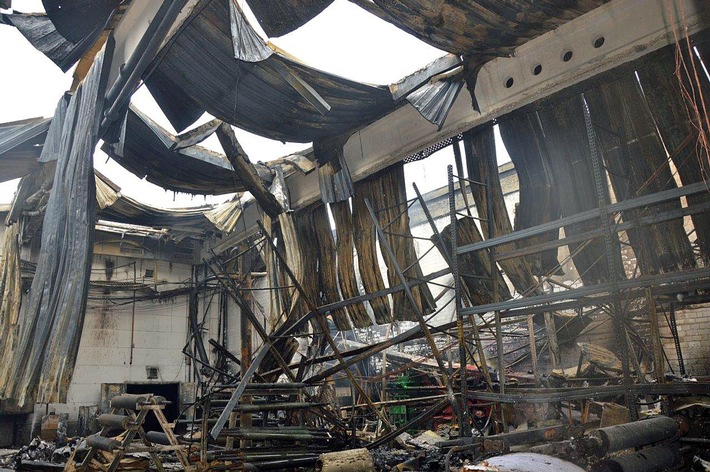 POL-ME: Brand in einer Papierfabrik - Brandursache weiterhin unklar - Hilden - 2102079