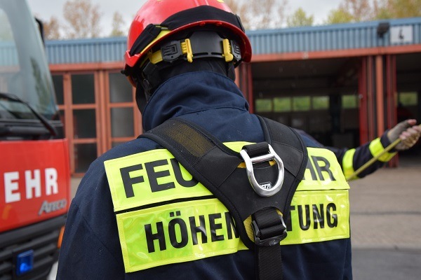 FW-OB: Höhenretter der Feuerwehr Oberhausen unterstützen Kollegen der Feuerwehr Emmerich.