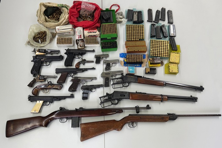 POL-E: Essen: Ermittler der BAO Aktionsplan Clan stellen Schusswaffen und Munition sicher