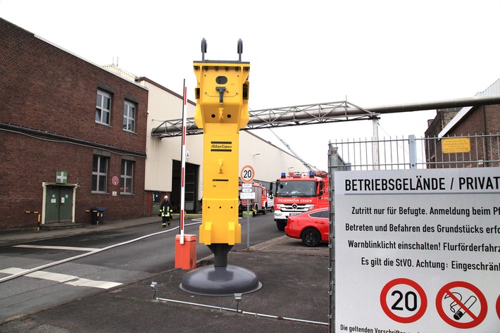 FW-E: Feuer in metallverarbeitendem Betrieb in Essen-Bochold, keine Verletzten