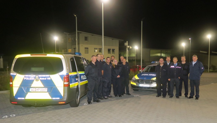 POL-WE: Zu Besuch bei der Polizei - Bad Nauheimer Feuerwehr informierte sich bei der Autobahnpolizei