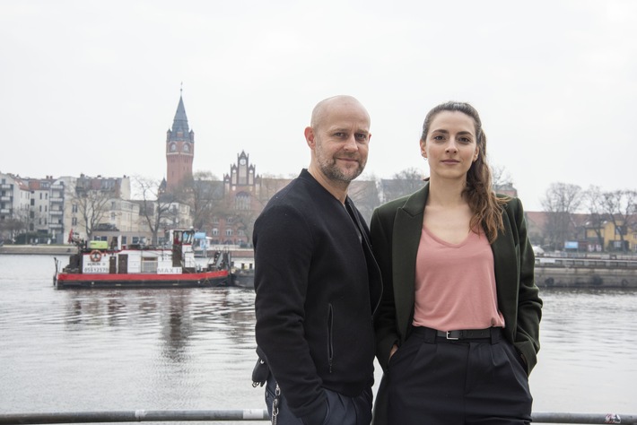 ZDF startet neue Freitagskrimi-Serie &quot;Jenseits der Spree&quot; / Mit Jürgen Vogel und Seyneb Saleh