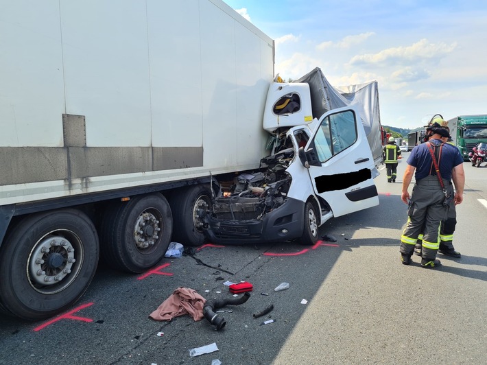 FW-EN: Schwerer Verkehrsunfall auf der BAB 1