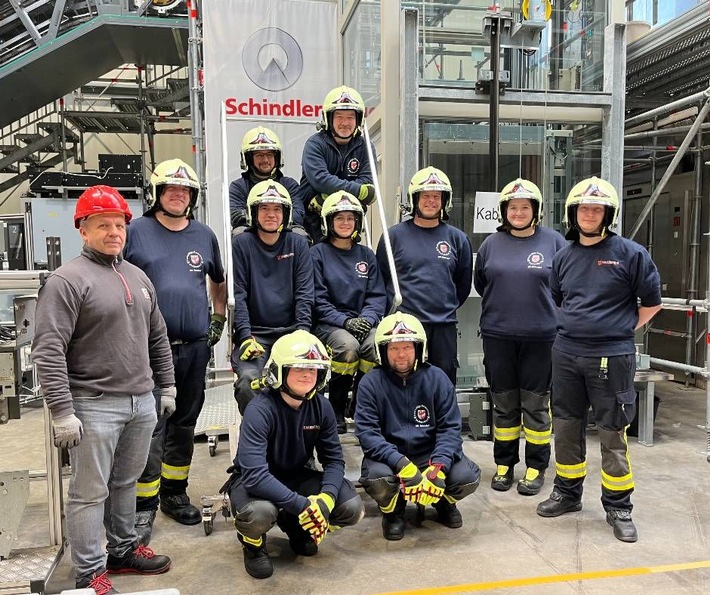 Gemeinsam für Sicherheit: Schindler Deutschland schult Freiwillige Feuerwehren im Umgang mit Aufzügen