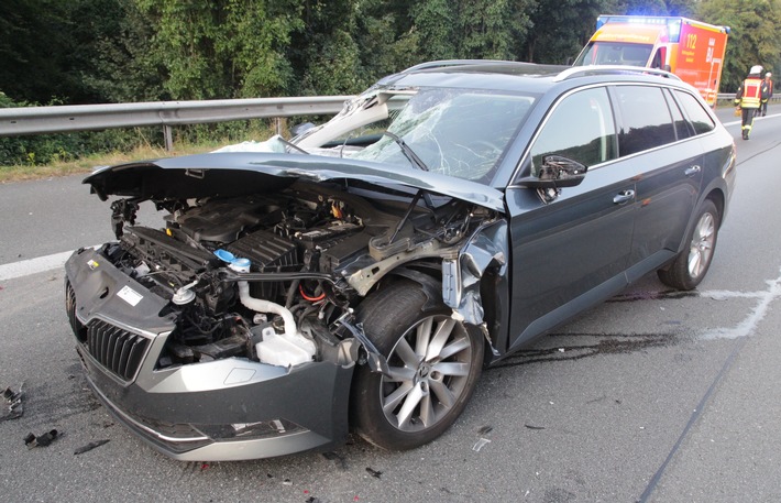 POL-BI: Autobahnunfall am Bielefelder Berg - Transporter fährt weiter