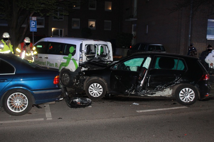 POL-AC: Alkoholisierter Fahrer verursacht Unfall