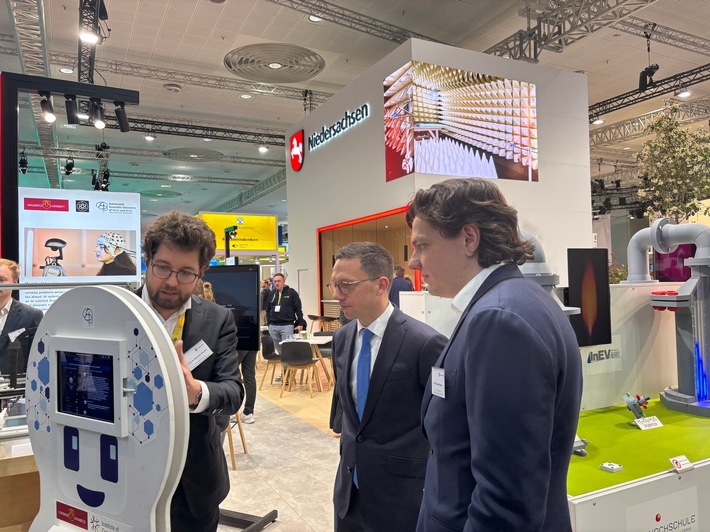 Uni Osnabrück präsentiert KI-Forschung auf der Hannover Messe