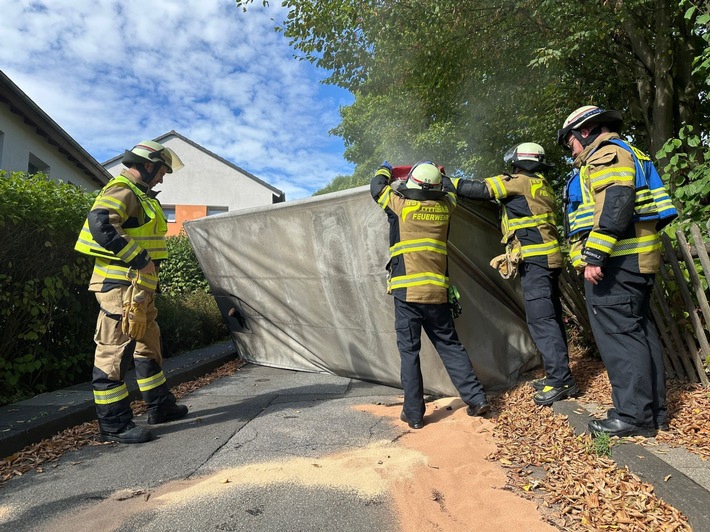FW-EN: Verkehrsunfall mit auslaufenden Betriebsmitteln am Nierkamp