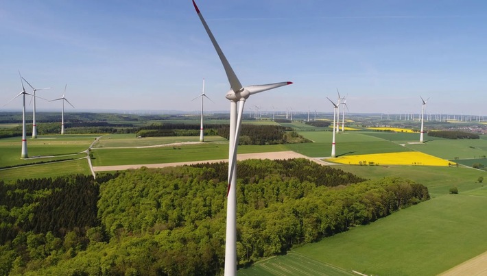 ennit als Green Innovator des Jahres2025 ausgezeichnet - nachhaltige IT durch Nutzung eines Rechenzentrums im Windrad