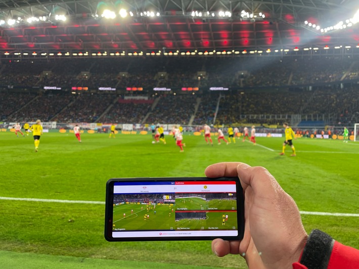 &quot;Sky 5G Multiview App&quot;: Vodafone und Sky bringen Live-Features auf die Smartphones der Stadionbesucher